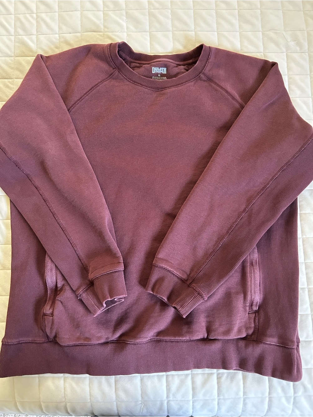 Duluth Trading Womens XL Burgundy  Pullover Crewneck Stretch Sides Zip Pockets